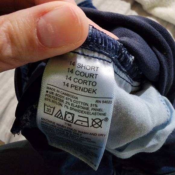 Oldnavy full panel maternity  jeans - Picture 3 of 6